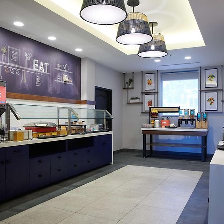 Hampton Inn & Suites Sherman Oaks Лос-Анджелес Экстерьер фото