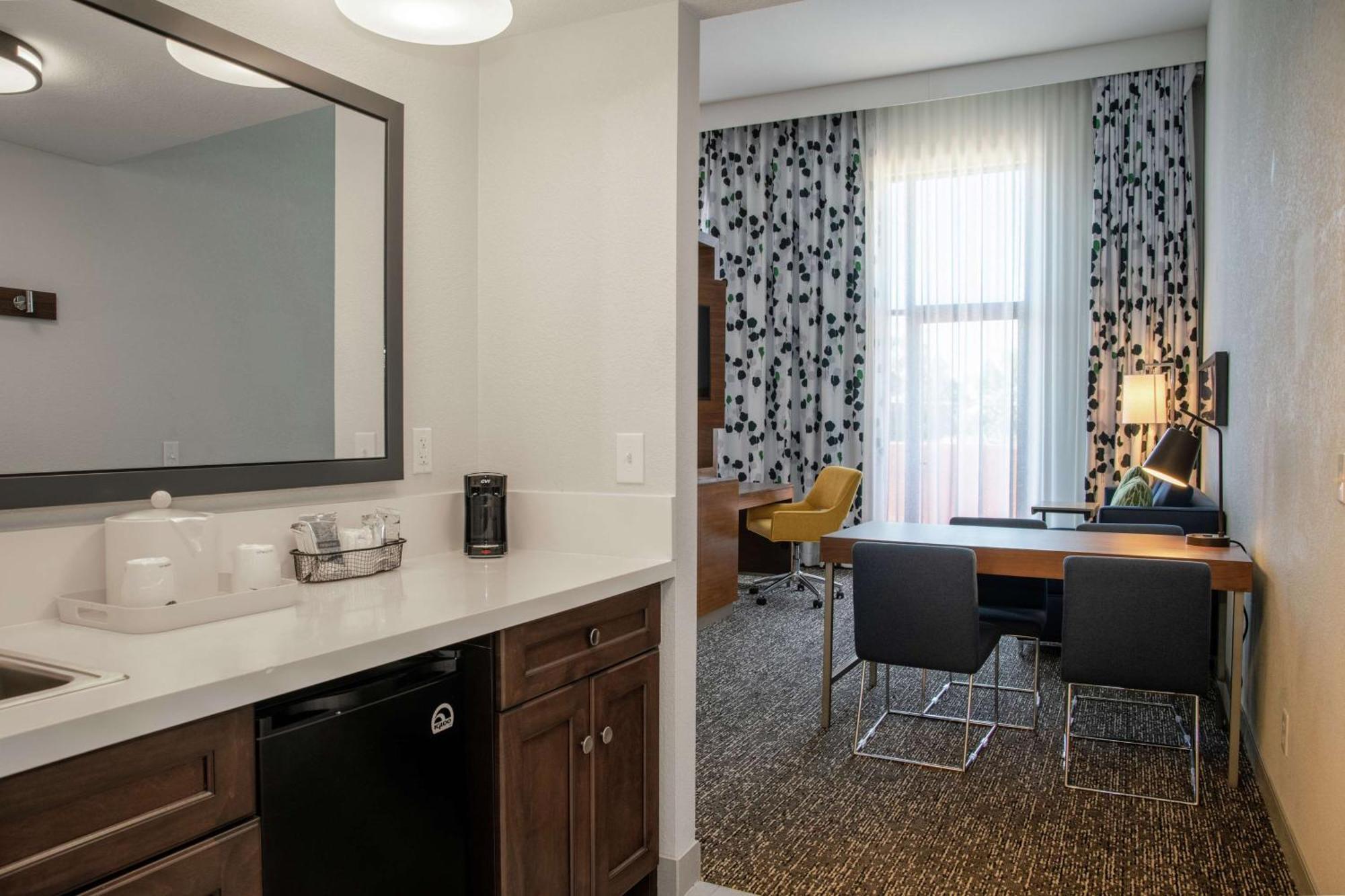 Hampton Inn & Suites Sherman Oaks Лос-Анджелес Экстерьер фото
