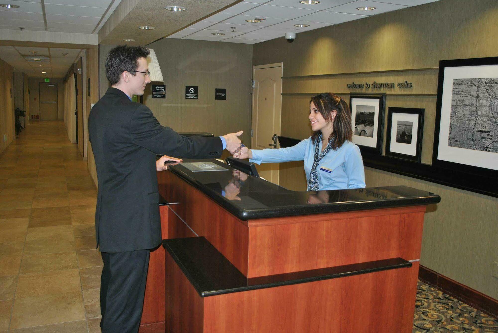 Hampton Inn & Suites Sherman Oaks Лос-Анджелес Интерьер фото